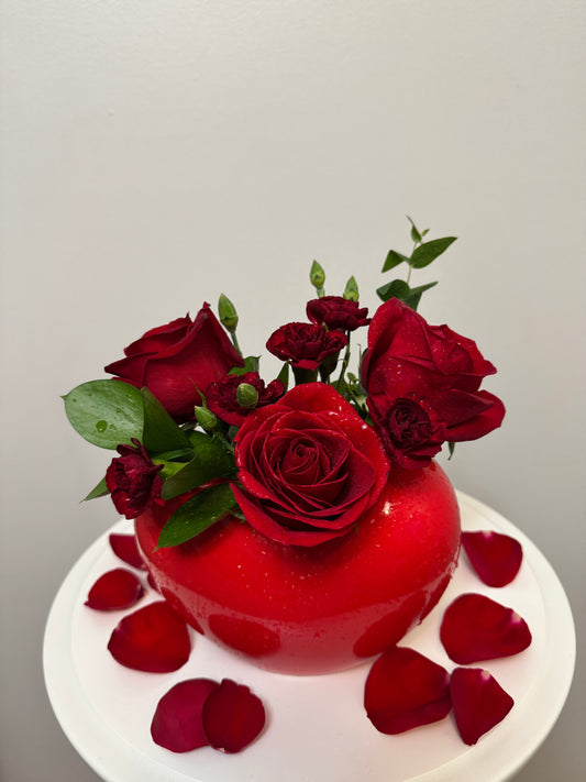 Rose’s arrangement in a vase  “Heart”